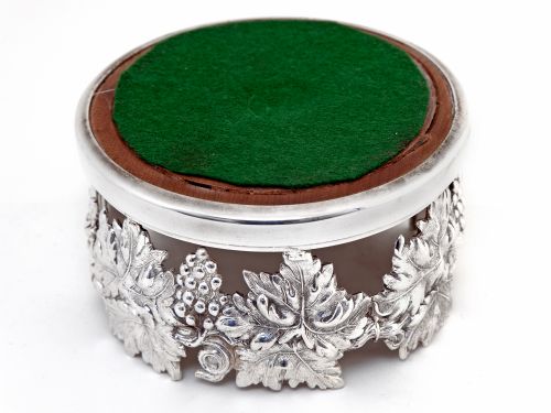 PAIR OF GOOD QUALITY SILVER PLATED CAST OPEN WORK GRAPE AND VINE COASTERS - ADDITIONAL PHOTO 2