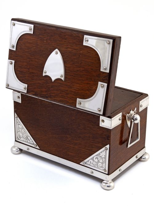 LATE VICTORIAN OAK AND SILVER PLATE RECTANGULAR TWO COMPARTMENT TEA CADDY - ADDITIONAL PHOTO 4