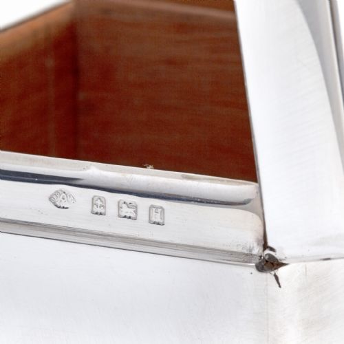 ADIE BROTHERS SILVER CIGAR OR CIGARETTE BOX WITH A HINGED CRESTED SOLID LID - ADDITIONAL PHOTO 4