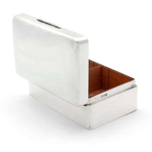 SIMPLE STYLE HARRODS SILVER CEDAR LINED CIGARETTE OR CIGAR BOX - ADDITIONAL PHOTO 1