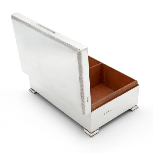 STYLISH LARGE SILVER CIGARETTE OR CIGAR TABLE BOX - ADDITIONAL PHOTO 2