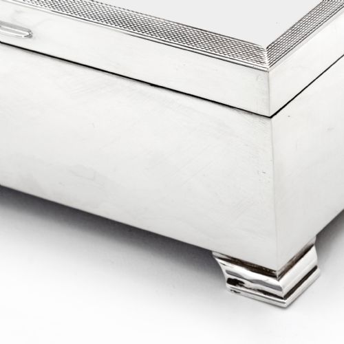 STYLISH LARGE SILVER CIGARETTE OR CIGAR TABLE BOX - ADDITIONAL PHOTO 3