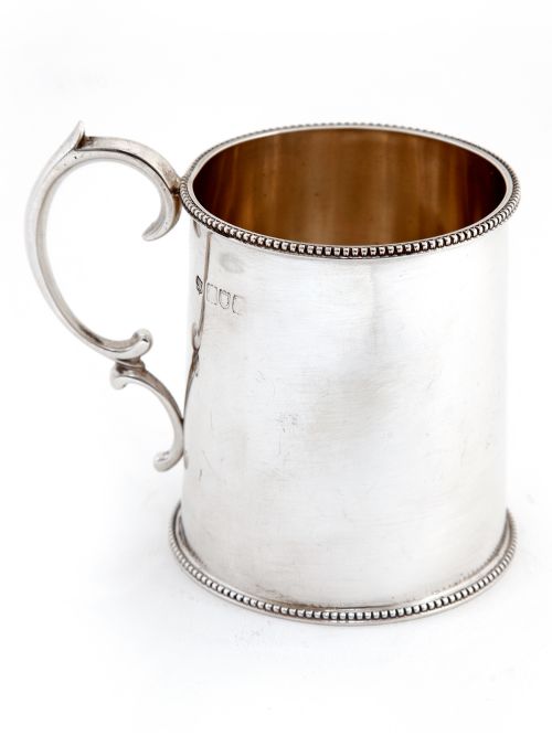 PLAIN EDWARDIAN SILVER CHRISTENING MUG WITH SCROLL HANDLE - ADDITIONAL PHOTO 2