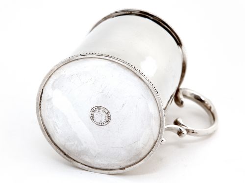 PLAIN EDWARDIAN SILVER CHRISTENING MUG WITH SCROLL HANDLE - ADDITIONAL PHOTO 3