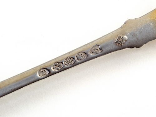 ORNATE BOXED PAIR OF VICTORIAN SILVER PLATED PARTIAL GILT SERVING SPOONS - ADDITIONAL PHOTO 5