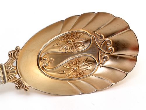 ORNATE BOXED PAIR OF VICTORIAN SILVER PLATED PARTIAL GILT SERVING SPOONS - ADDITIONAL PHOTO 6