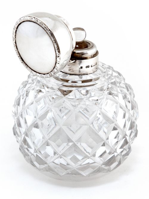 ANTIQUE GLOBE SHAPED CUT GLASS AND SILVER LIDDED PERFUME BOTTLE - ADDITIONAL PHOTO 3
