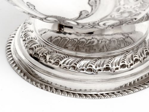 LATE VICTORIAN OVAL SILVER FRUIT BOWL EMBOSSED WITH SCROLLS AND FLOWERS - ADDITIONAL PHOTO 4