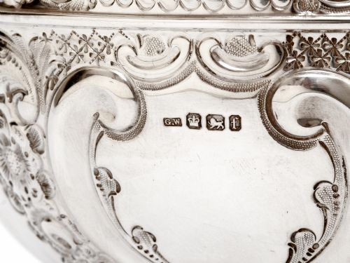 LATE VICTORIAN OVAL SILVER FRUIT BOWL EMBOSSED WITH SCROLLS AND FLOWERS - ADDITIONAL PHOTO 5