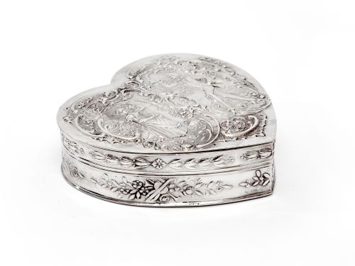 CONTINENTAL HEART SHAPE 800 GRADE SILVER JEWELLERY OR TRINKET BOX - ADDITIONAL PHOTO 1