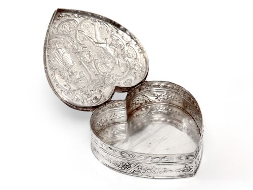 CONTINENTAL HEART SHAPE 800 GRADE SILVER JEWELLERY OR TRINKET BOX - ADDITIONAL PHOTO 3