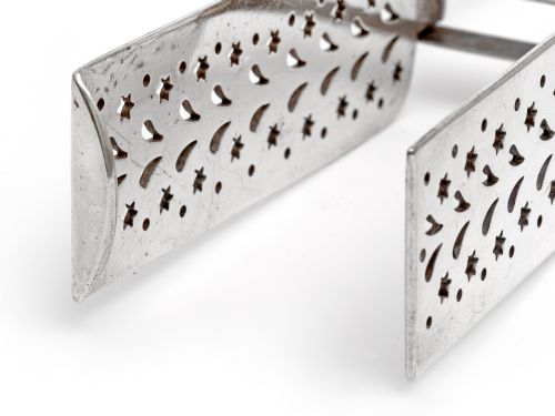 SILVER PLATED ASPARAGUS TONGS WITH PIERCED RECTANGULAR BLADES - ADDITIONAL PHOTO 2