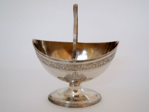 GEORGE III OVAL SILVER SUGAR BASKET WITH A REEDED SWING HANDLE - ADDITIONAL PHOTO 1