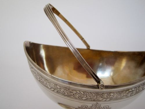 GEORGE III OVAL SILVER SUGAR BASKET WITH A REEDED SWING HANDLE - ADDITIONAL PHOTO 4