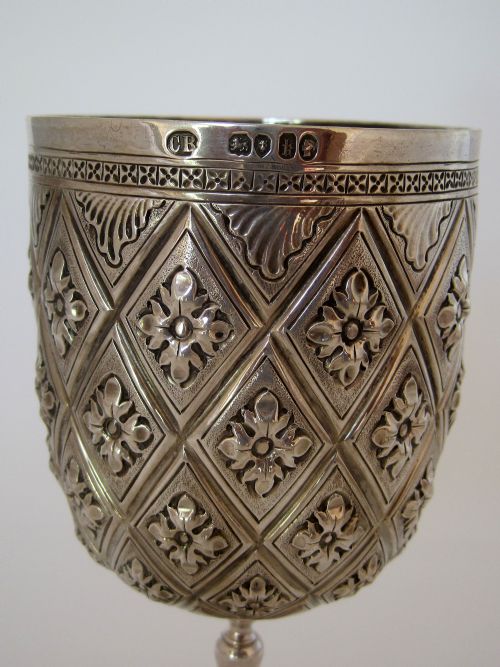 VICTORIAN SILVER GOBLET CHASED WITH A PINEAPPLE AND FLORAL PATTERN - ADDITIONAL PHOTO 3
