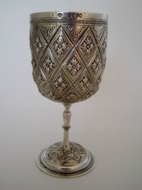 VICTORIAN SILVER GOBLET CHASED WITH A PINEAPPLE AND FLORAL PATTERN - ADDITIONAL PHOTO 4