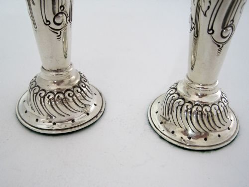 GOOD QUALITY PAIR OF EDWARDIAN SILVER FLOWER VASES WITH A CRIMPED BORDER - ADDITIONAL PHOTO 1