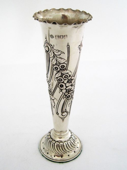 GOOD QUALITY PAIR OF EDWARDIAN SILVER FLOWER VASES WITH A CRIMPED BORDER - ADDITIONAL PHOTO 2