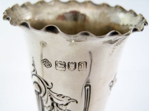 GOOD QUALITY PAIR OF EDWARDIAN SILVER FLOWER VASES WITH A CRIMPED BORDER - ADDITIONAL PHOTO 3