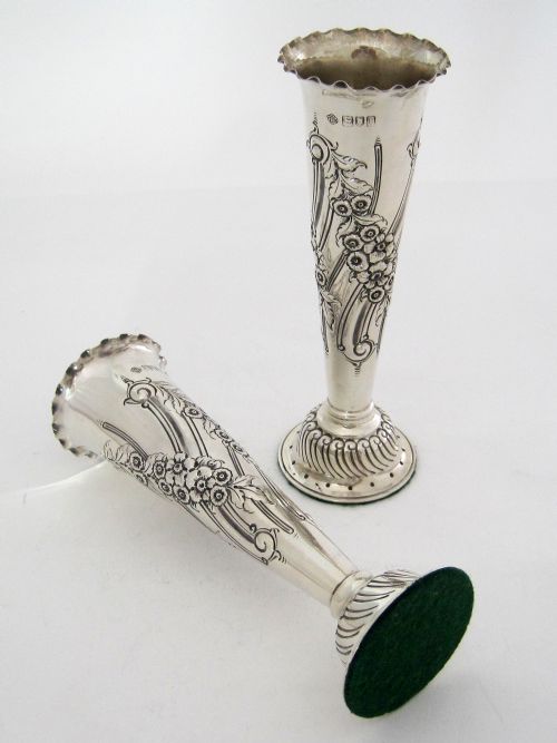 GOOD QUALITY PAIR OF EDWARDIAN SILVER FLOWER VASES WITH A CRIMPED BORDER - ADDITIONAL PHOTO 4