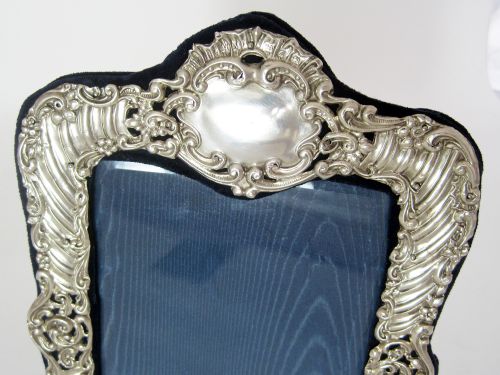 LATE VICTORIAN SILVER PHOTO FRAME DECORATED WITH SCROLLS AND FLOWERS - ADDITIONAL PHOTO 3