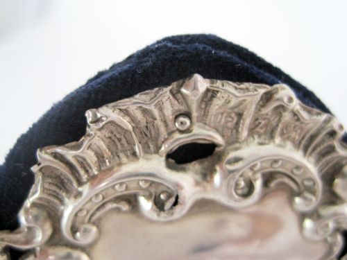 LATE VICTORIAN SILVER PHOTO FRAME DECORATED WITH SCROLLS AND FLOWERS - ADDITIONAL PHOTO 4