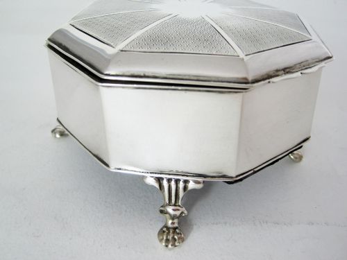 UNUSUAL LARGE OCTAGONAL SILVER JEWELLERY OR CASKET BOX - ADDITIONAL PHOTO 2