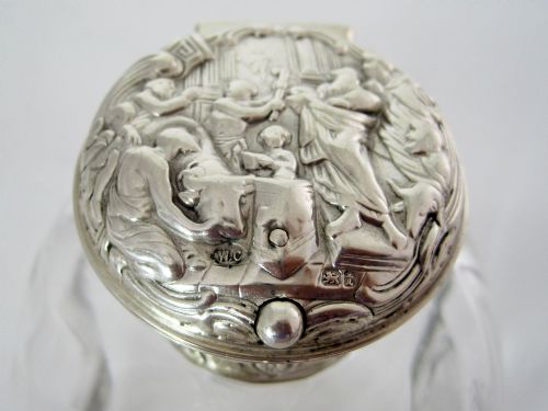 VICTORIAN WILLIAM COMYNS SILVER TOP AND GLASS PERFUME BOTTLE - ADDITIONAL PHOTO 2