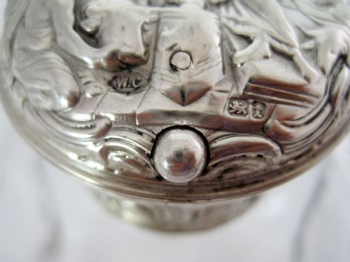 VICTORIAN WILLIAM COMYNS SILVER TOP AND GLASS PERFUME BOTTLE - ADDITIONAL PHOTO 3