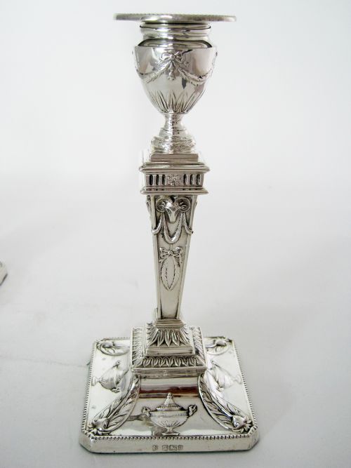 PAIR OF CLASSICAL EDWARDIAN ADAMS STYLE SILVER CANDLESTICKS - ADDITIONAL PHOTO 3