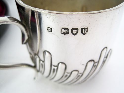 VICTORIAN SILVER BOXED CHRISTENING SET COMPRISING TEA CUP SAUCER AND TEA SPOON - ADDITIONAL PHOTO 3