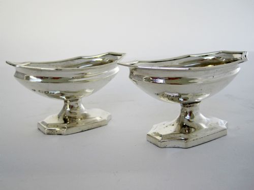 PAIR OF ELEGANT GOOD QUALITY GEORGIAN STYLE SILVER SALTS - ADDITIONAL PHOTO 6