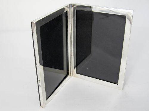 SMART EDWARDIAN DOUBLE FOLDING SILVER PHOTO FRAME - ADDITIONAL PHOTO 1