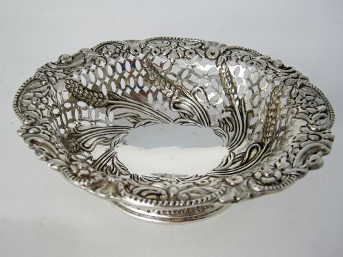 charming oval victorian silver dish - CATEGORY: ANTIQUE SILVER - DATED 1890