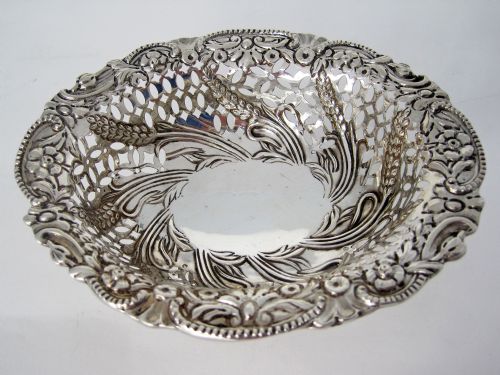 CHARMING OVAL VICTORIAN SILVER DISH - ADDITIONAL PHOTO 1