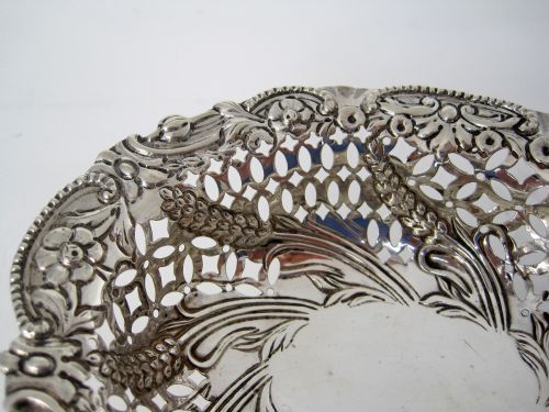 CHARMING OVAL VICTORIAN SILVER DISH - ADDITIONAL PHOTO 3