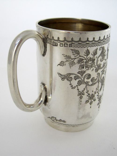 VICTORIAN HAND ENGRAVED SILVER CHRISTENING MUG WITH GILT INTERIOR - ADDITIONAL PHOTO 3