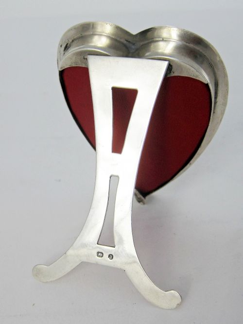 VICTORIAN SILVER HEART SHAPED PHOTO FRAME WITH READ LEATHER BACK - ADDITIONAL PHOTO 2
