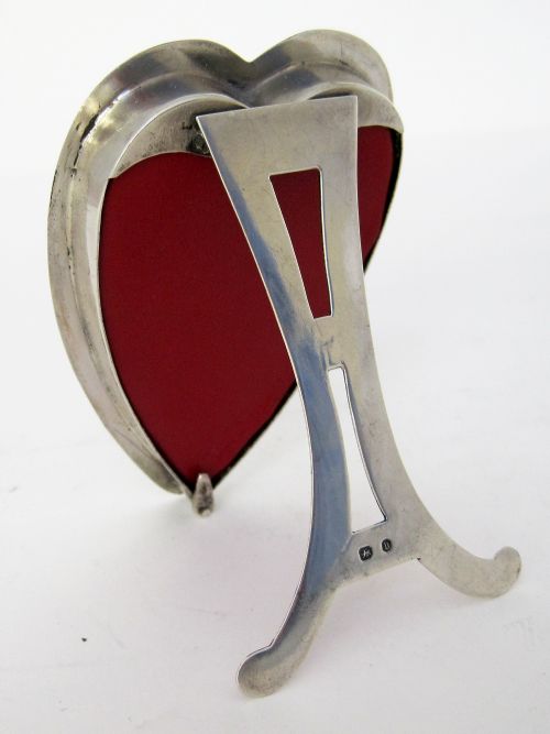 VICTORIAN SILVER HEART SHAPED PHOTO FRAME WITH READ LEATHER BACK - ADDITIONAL PHOTO 3