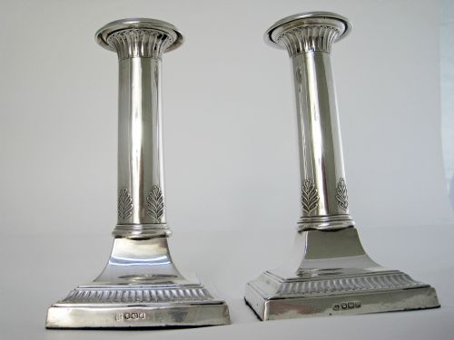 STYLISH PAIR OF THOMAS BRADBURY SON SILVER CANDLESTICKS - ADDITIONAL PHOTO 1