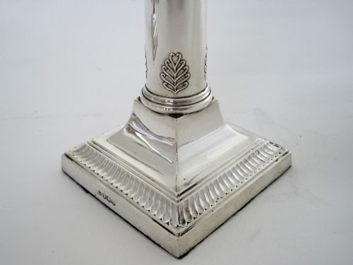 STYLISH PAIR OF THOMAS BRADBURY SON SILVER CANDLESTICKS - ADDITIONAL PHOTO 2