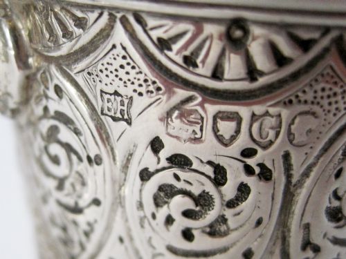 VICTORIAN SILVER CHRISTENING MUG WITH A FLORAL SCROLL HANDLE - ADDITIONAL PHOTO 4