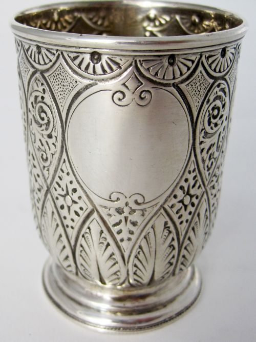 VICTORIAN SILVER CHRISTENING MUG WITH A FLORAL SCROLL HANDLE - ADDITIONAL PHOTO 5