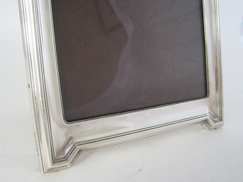 GARRARD CO SILVER PHOTO FRAME WITH PLAIN REEDED BORDER AND PITCH SHAPED TOP - ADDITIONAL PHOTO 2