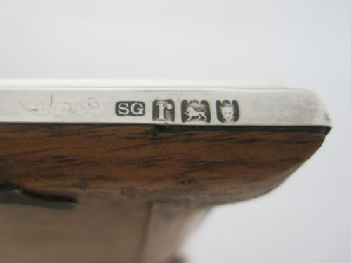 GARRARD CO SILVER PHOTO FRAME WITH PLAIN REEDED BORDER AND PITCH SHAPED TOP - ADDITIONAL PHOTO 4
