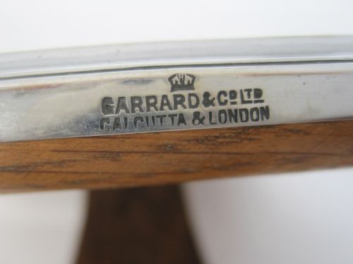 GARRARD CO SILVER PHOTO FRAME WITH PLAIN REEDED BORDER AND PITCH SHAPED TOP - ADDITIONAL PHOTO 5