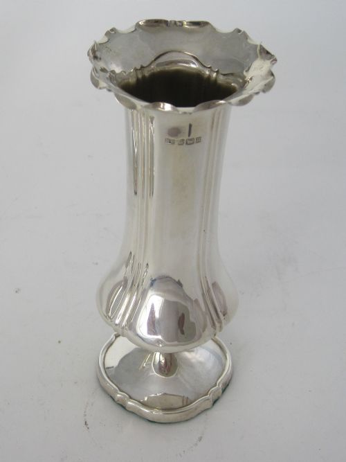 PAIR OF EDWARDIAN SILVER VASES WITH A CRIMPED SCALLOPED RIM - ADDITIONAL PHOTO 1