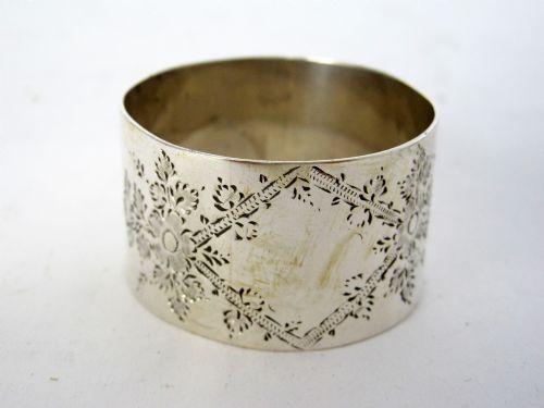 BOXED EDWARDIAN SILVER THREE PIECE CHRISTENING SET - ADDITIONAL PHOTO 1