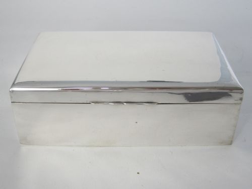 smart cedar lined rectangular silver table cigar or trinket box - CATEGORY: ANTIQUE SILVER - DATED 1910