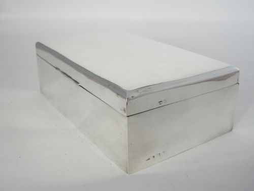SMART CEDAR LINED RECTANGULAR SILVER TABLE CIGAR OR TRINKET BOX - ADDITIONAL PHOTO 1